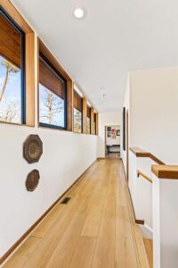 42040 Custom Silverton Int VA (11)