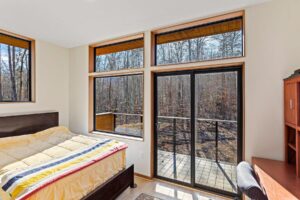 42040 Custom Silverton Int VA (13)