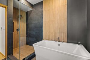 42040 Custom Silverton Int VA (16)